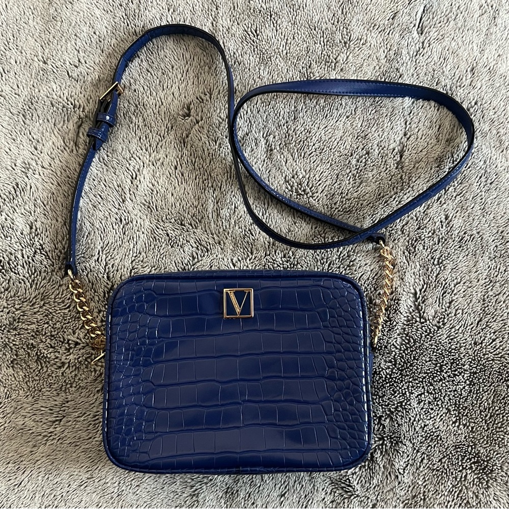 ✨ SOLD ✨ Victoria’s Secret | Snakeskin Crossbody